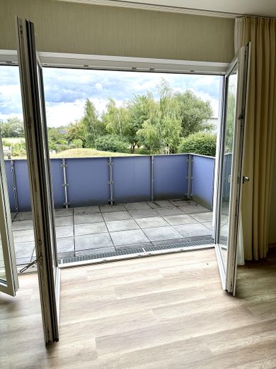 Zo goed als nieuw appartement in een meer-generatiewoning met garage, geschikt voor ouderen en drempelvrij – ...komplett zu öffnen