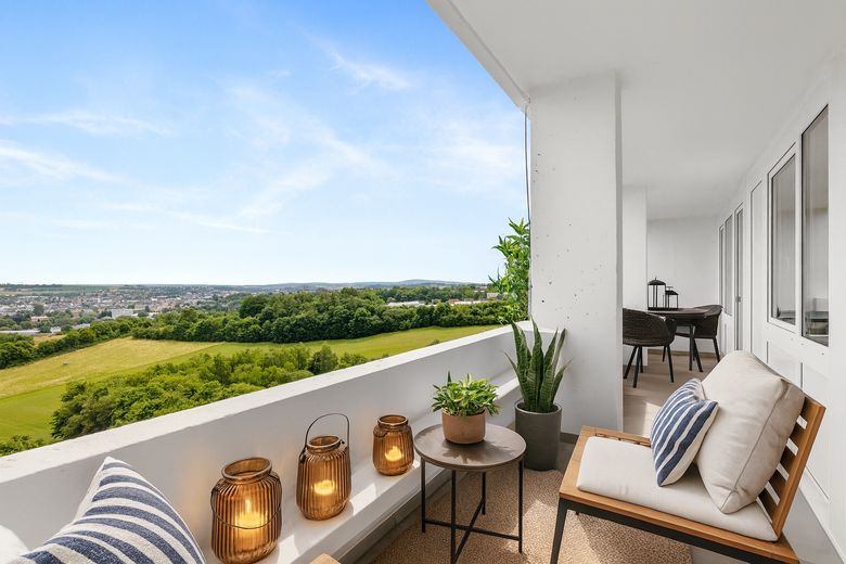 Erstbezug - sanierte 2-Raumwohnung – Virtual Staging - Balkon