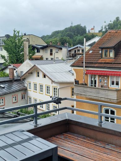 Particolare appartamento penthouse di 5 locali con balcone nel centro storico di Bad Tölz – Blick zum Kalvarienberg