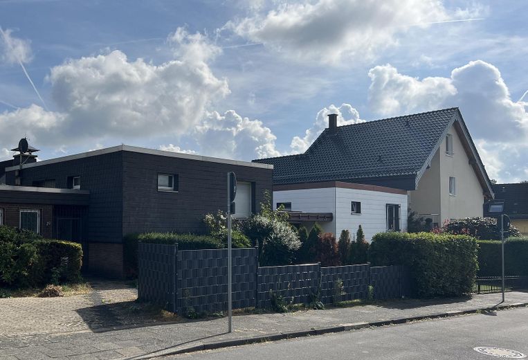 PROVISIONSFREI! Sanierungsbedürftiger Bungalow nahe Schlebusch mit erheblichen Aufstockungspotenzial – Umgebung (mit Anwohnern)