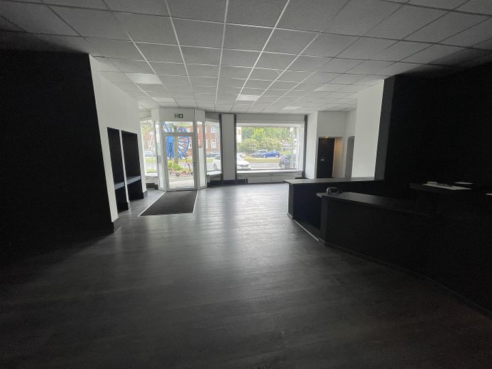 Commercial space in Kray with up to 7 parking spaces, window frontage, office, storage – Foto 2
