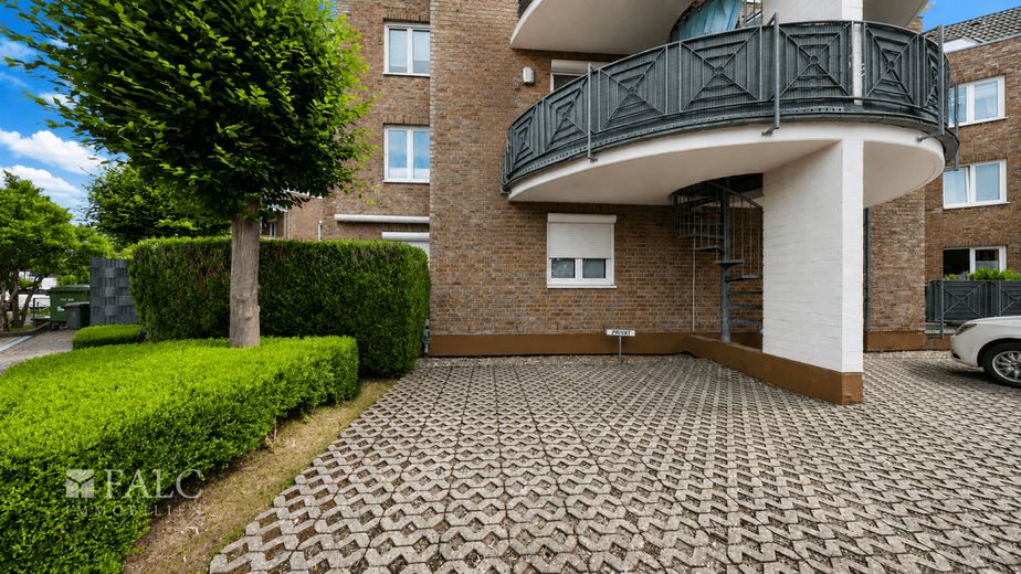 Modernisiert, lichtdurchflutet und außergewöhnlich - Wohnen auf zwei Ebenen mit Stil – Stellplatz
