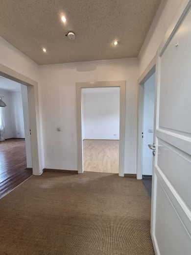 Mehrfamilienhaus, Dreifamilienhaus mit Loft Charakter u. Dachterrasse in Krefeld – Wohnung 2 / 1. OG
