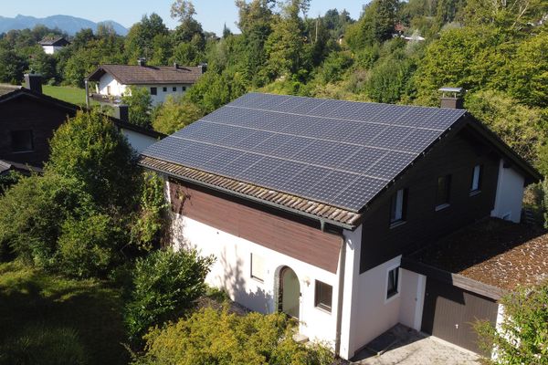 Rarität in Prien – Einfamilienhaus am Fluss Prien mit Bergblick, Wintergarten & PV