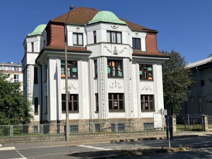 Schöne kleine Bürofläche in stolzer Villa am Schwanenteich! Stellplätze am Objekt optional – Foto 1