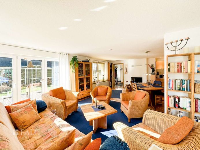 Wohnzimmer Wohnung rechts