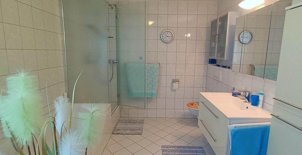 geräumiges Bad im 1. Stock
