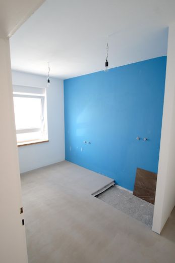 Doppelhaushälfte kernsaniert mit Wärmepumpe + Bauland mit Baugenehmigung in Dreieichenhain – EG Badezimmer vorbereitet