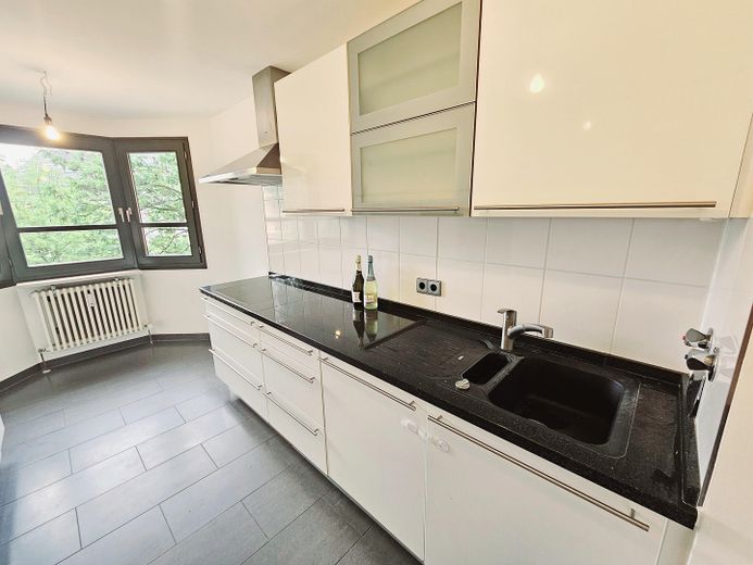 Geschmackvolle 4-Raum-Maisonette-Wohnung mit gehobener Innenausstattung, EBK und großem Balkon – Küche