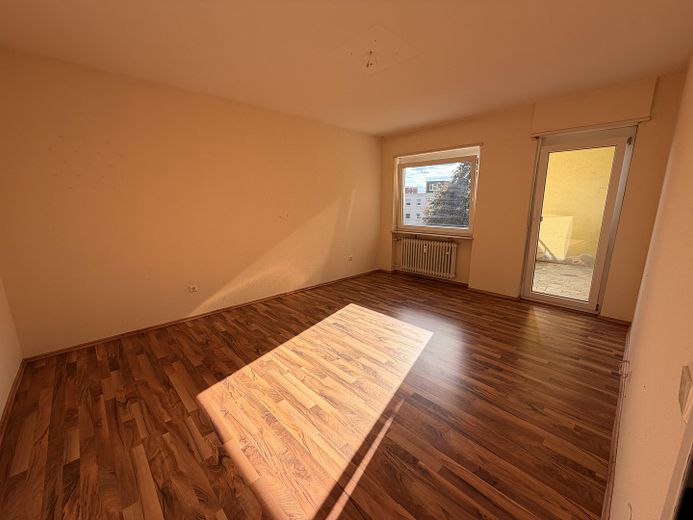 Yenilenmiş, merkezi ve sakin konumda en üst katta 2 odalı daire – Schlafzimmer