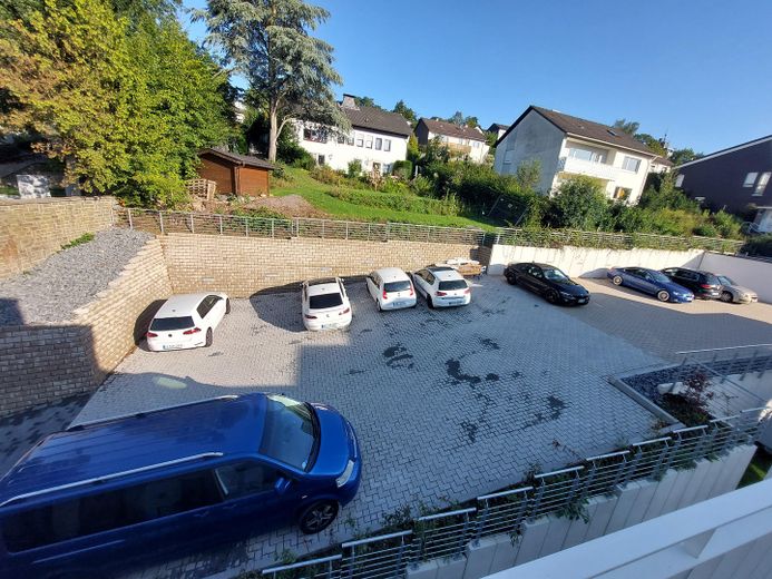 Parkplatz hinterm Haus