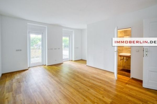 IMMOBERLIN.DE - Toplage! Komfortable Altbauwohnung mit Terrassen, Garten & großem Wintergarten