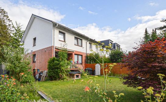 Zauberhaftes und Modernisiertes Endreihenhaus von Privat in Bramfeld zu Wellingsbüttel – Garten hinten