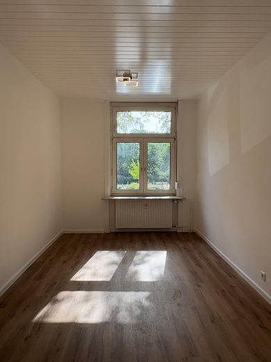 Yüksek zemin katta teraslı, yenilenmiş 3 odalı daire – Zimmer