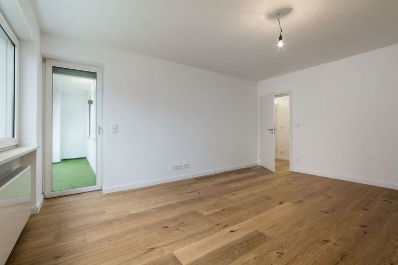 Bezugsfrei: Attraktive 4-Zimmerwohnung mit Blick ins Grüne - sehr guter Grundriss – Wohnzimmer
