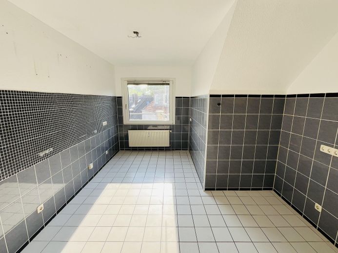 Dachterrasse mit Blick ins Grüne. Ganz oben. Ganz für sich. Ganz ruhig. Mitten im Wasserviertel. – Küche