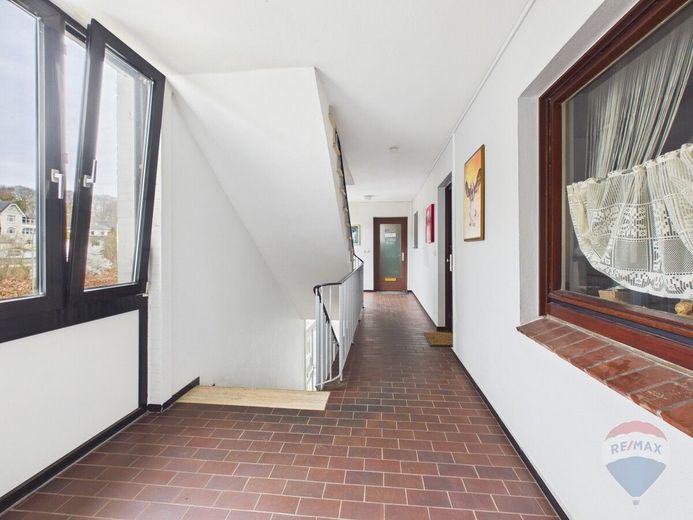 3-Zimmer-Wohnung mit großer Loggia in ruhiger Lage von Flintbek – Treppenhaus
