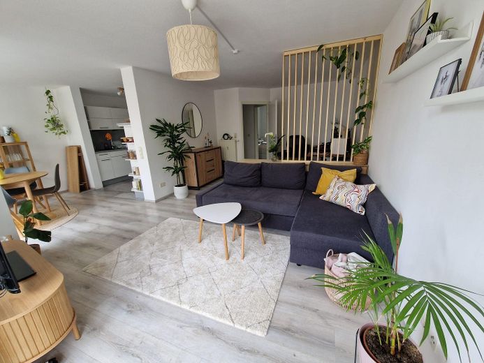 2,5 Zi.-Terrassenwohnung m. Garten (incl. Küche) + feste Tiefgarage in Forchheim/Nähe Bhf. – Ess-/Wohnbereich