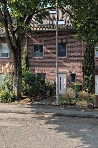 Gepflegtes Reihenmittelhaus mit hübschem Garten in Oberhausen Osterfeld-West + + +  provisionsfrei ! – Vorderansicht