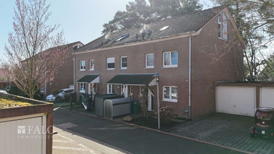 *Reserv.* BEZUGSFREI! Happy (Reihen-)End Haus - FALC Immobilien – Außenansicht