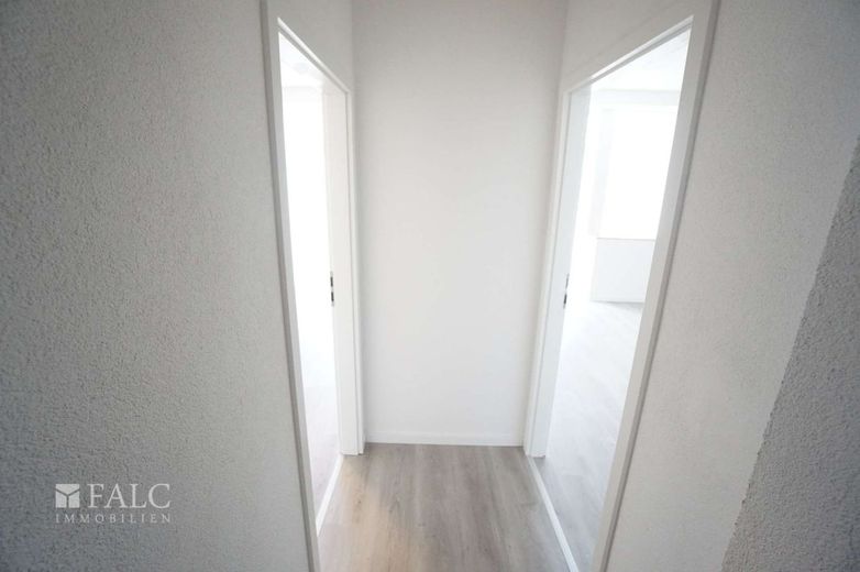 Erstbezug nach Sanierung, 2ZKB in der Stadtmitte! – Flur