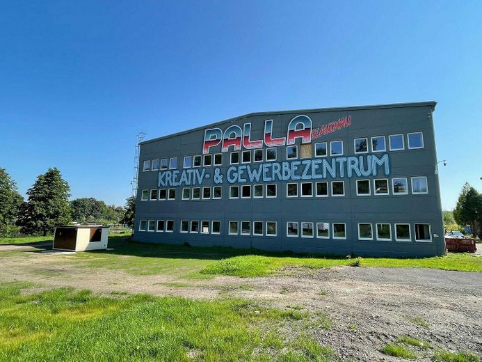 Frontansicht PALLA Glauchau