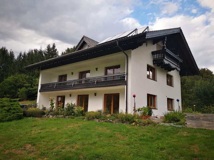 Appartamento al piano terra con 3 stanze in affitto a Surberg – Aussenansicht