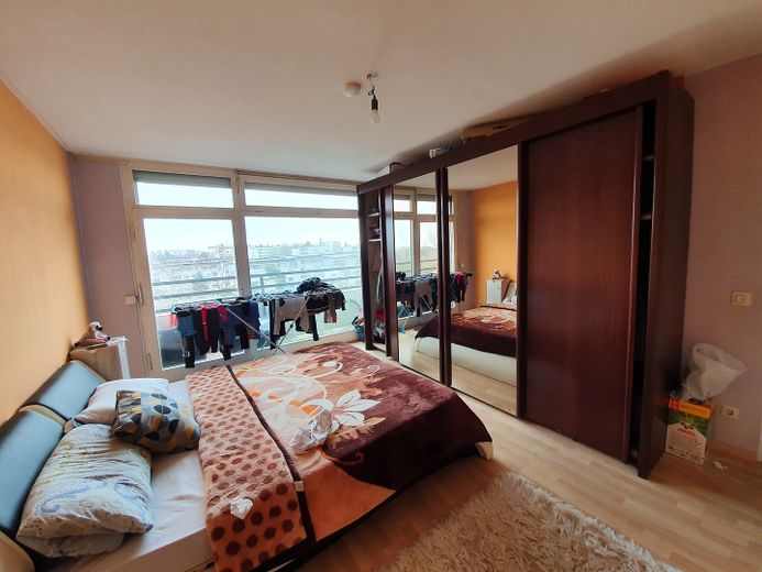 Schlafzimmer mit Zugang Balkon