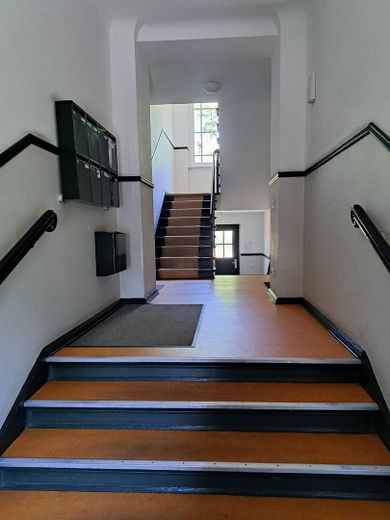 Attraente appartamento di 2 locali adatto alla condivisione in appartamento a Berlino-Johannisthal – Treppenhaus