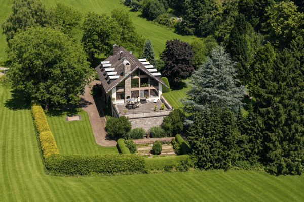 Storica tenuta agricola in una tranquilla posizione valliva – rifugio con natura, ampi spazi e potenziale di autosufficienza