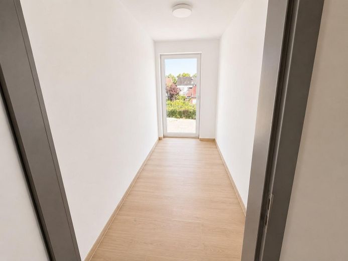 Neubau Dachgeschosswohnung, Gehobener Standard, Fußbodenheizung, Erstbezug, super Lage – Foto 16