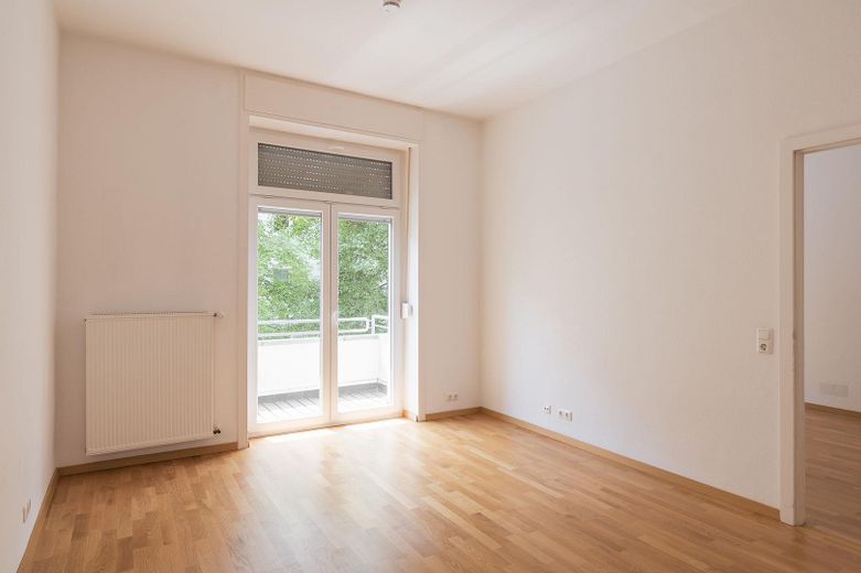 Élégant et paisible au cœur de Wiesbaden : spacieux appartement ancien avec quatre balcons – Schlafzimmer 1