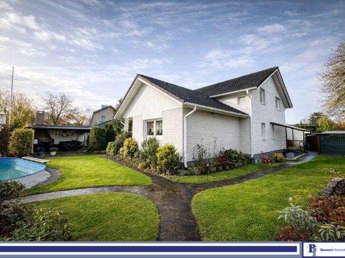 Attraente casa unifamiliare con piscina e appartamento indipendente a Mahlsdorf-Süd – Foto 1
