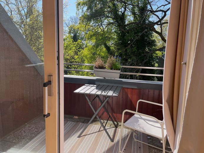 Provisionsfrei: Lichtdurchflutete 4-Zimmer-Eigentumswohnung mit Westbalkon in grüner Bestlage – Balkon