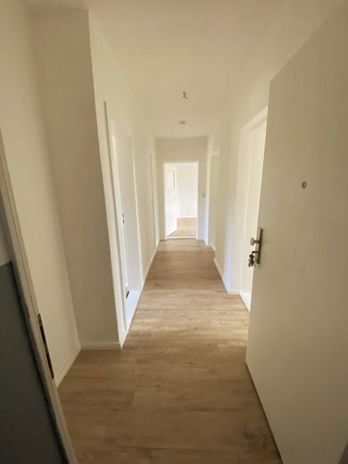 Gemütliche 3-Zimmer im 1.OG in ländlicher Grünlage – Flur Beispiel