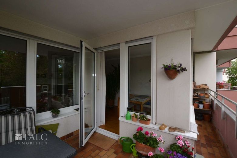 Langjährig vermietete 3-Zimmer-Wohnung mit Balkon und Stellplatz - Kapitalanlage mit Perspektive – Balkon