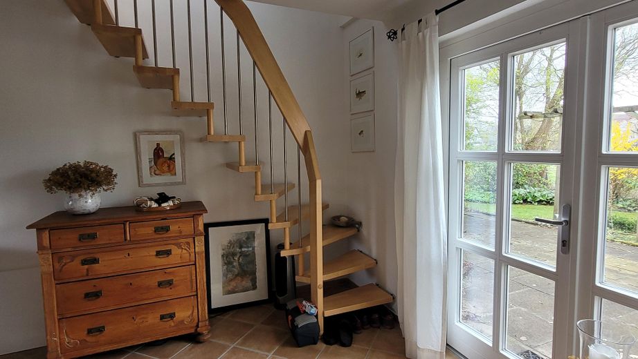 Casa bifamiliar independiente con apartamento y 3 garajes – Apartment Treppe zum OG