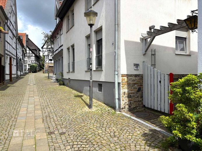 Mehrfamilienhaus von 1991 im historischen Kern von Essen-Kettwig – Außenansicht