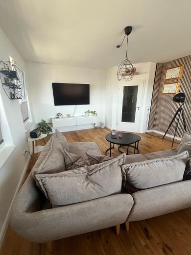 Attico in un edificio di nuova costruzione, seconda locazione – Wohnzimmer