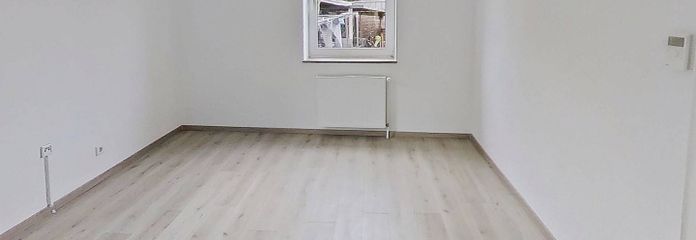 Gemütliche 3-Zimmer-Wohnung mit modernem Wannenbad in fußläufiger Nähe zum Stadtzentrum – Ansicht I: Wohn- und Esszimmer