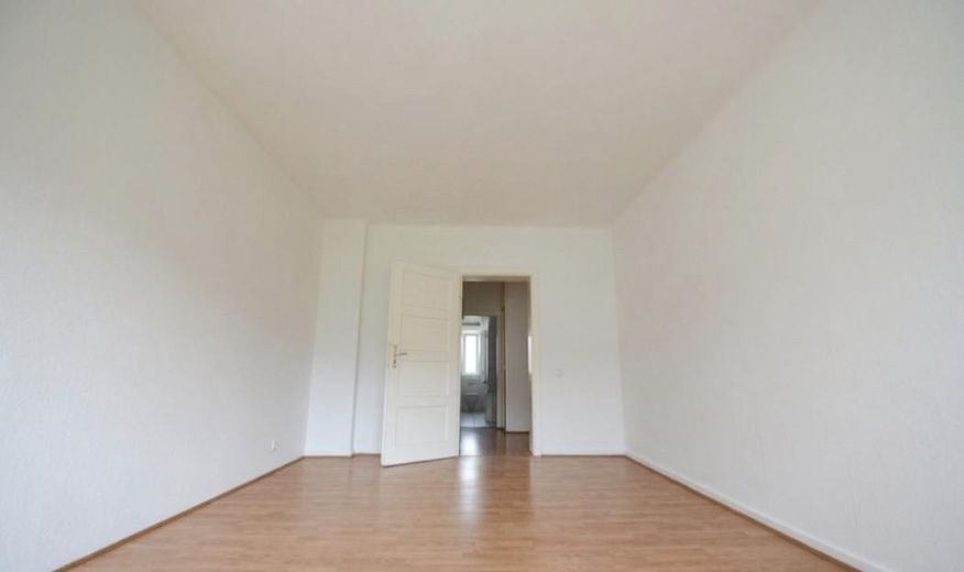 Exklusive 3-Zimmer-DG-Wohnung mit Einbauküche in Wiesbaden – Foto 5