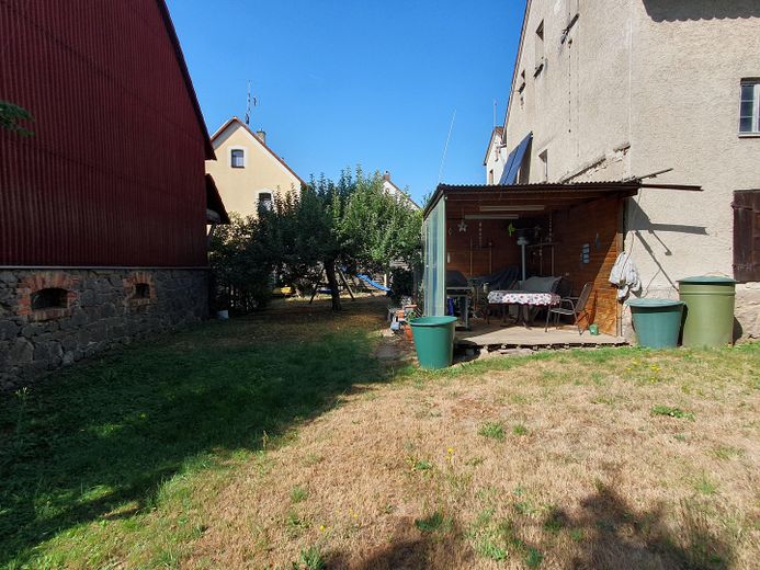 Family-friendly detached house with a large plot – Garten