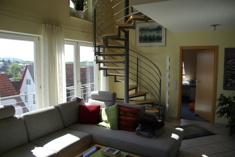 Wohnbereich und Treppe