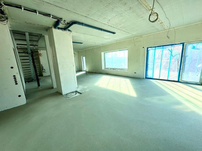 Provisionsfreies KFW55 Ausbauhaus: Architekten 2FH trifft auf 750m² Natur mit Gestaltungsmöglichkeit – EG - Wohnen/Essen - 01
