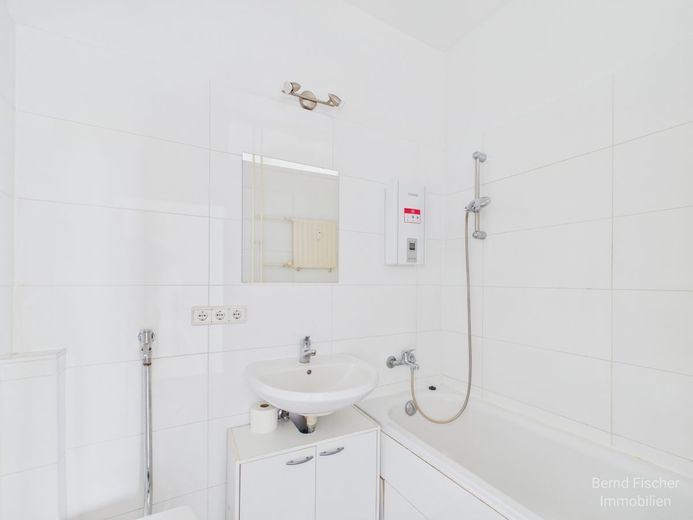 2 Zimmer Küche Bad Balkon in Wilmersdorf – Bad