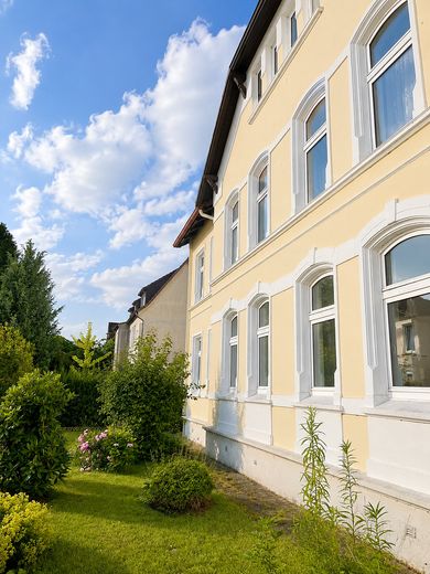 HAVRO HOMES I Sahile yakın yaşayın I Kiel’de dönemsel kiralık şık tarihi bina dairesi – Hausansicht