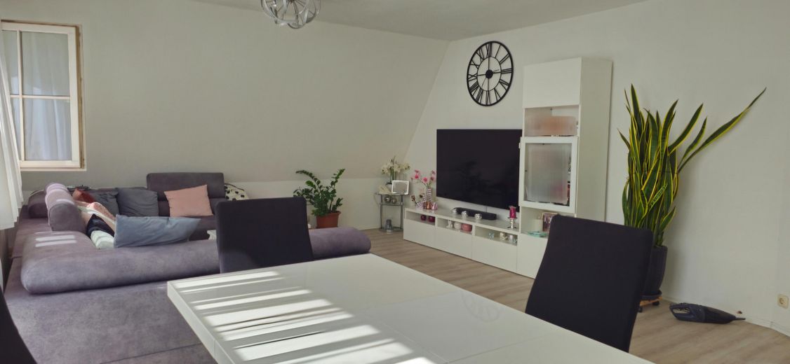 Meraviglia urbana degli spazi: maisonette di 4 locali inondata di luce nel cuore di Öhringen (senza provvigione!) – Wohn-Esszimmer 