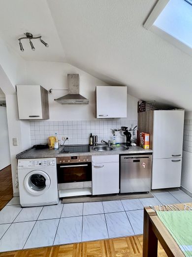 Attraktive Dachgeschosswohnung in charmanter Stadtvilla – Foto 3