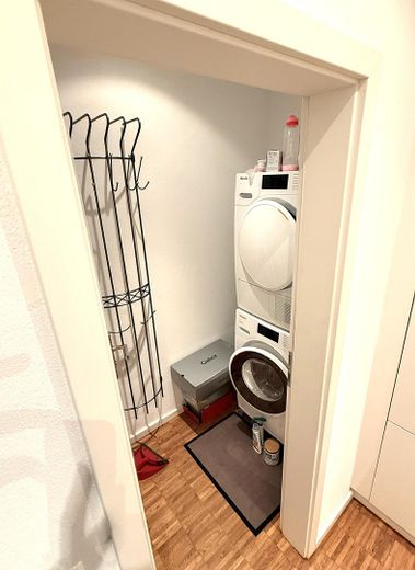 Großzügige 2-Zimmer-Wohnung, hochwertige Einbauküche, Innenstadt, Südbalkon – Wirtschaftsraum