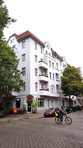 Schillerkiez'de balkonu olan, batı cepheli, hemen taşınılabilir sevimli rüya 2 odalı eski bina dairesi – Blick Immobilie außen